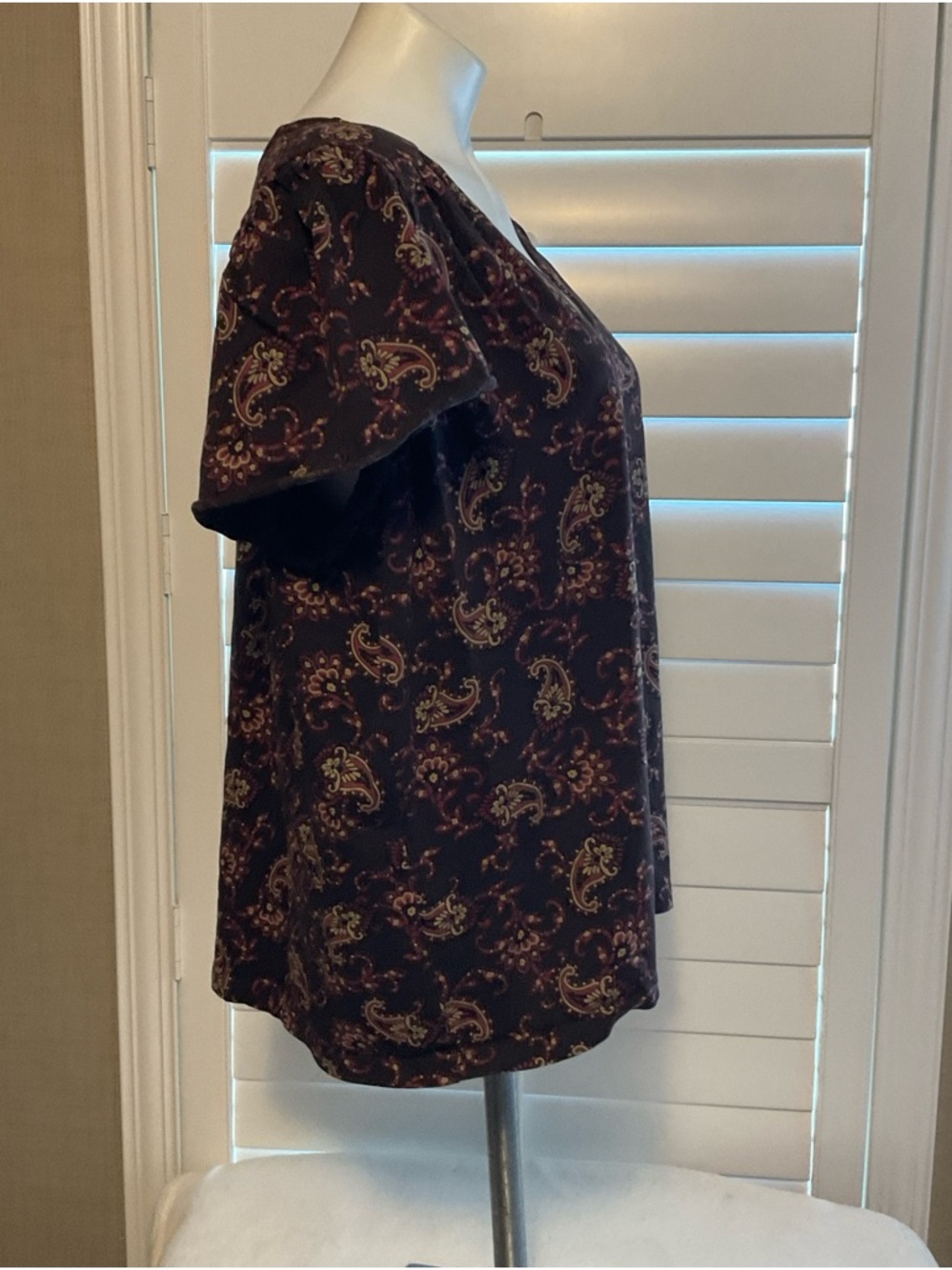 Chaps Dark Purple Paisley V-Neck Short Sleeve Top - Picture 2 of 6